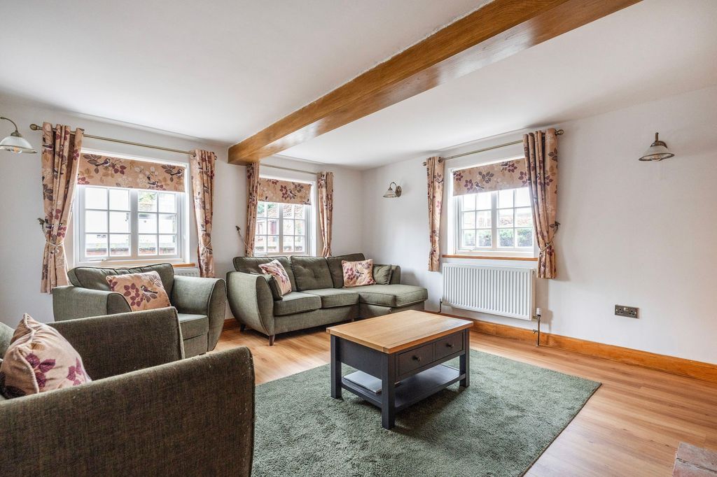 Property photo 3 of 28