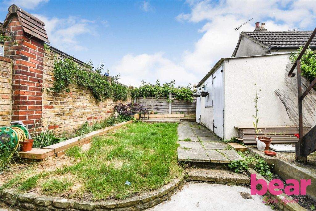 Property photo 2 of 11