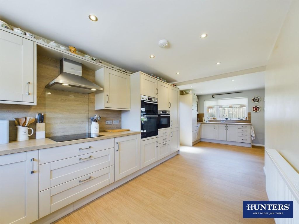 Property photo 3 of 19 Kitchen Area