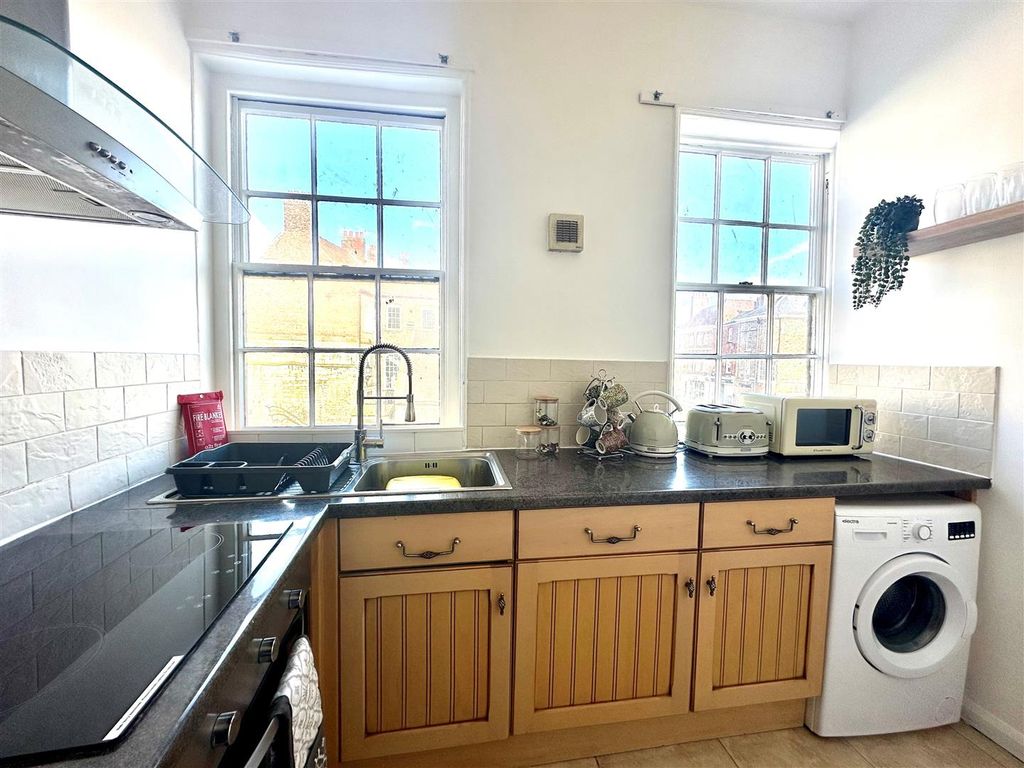 Property photo 3 of 6 Kitchen.Jpg