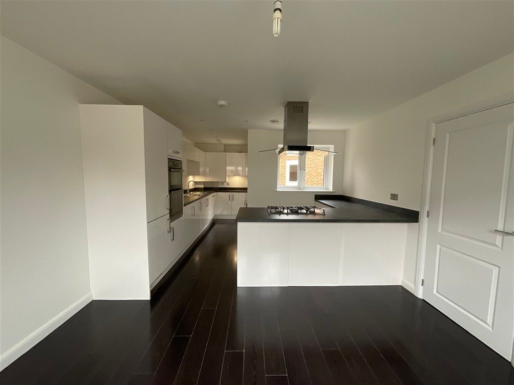 Property photo 3 of 8 Kitchen