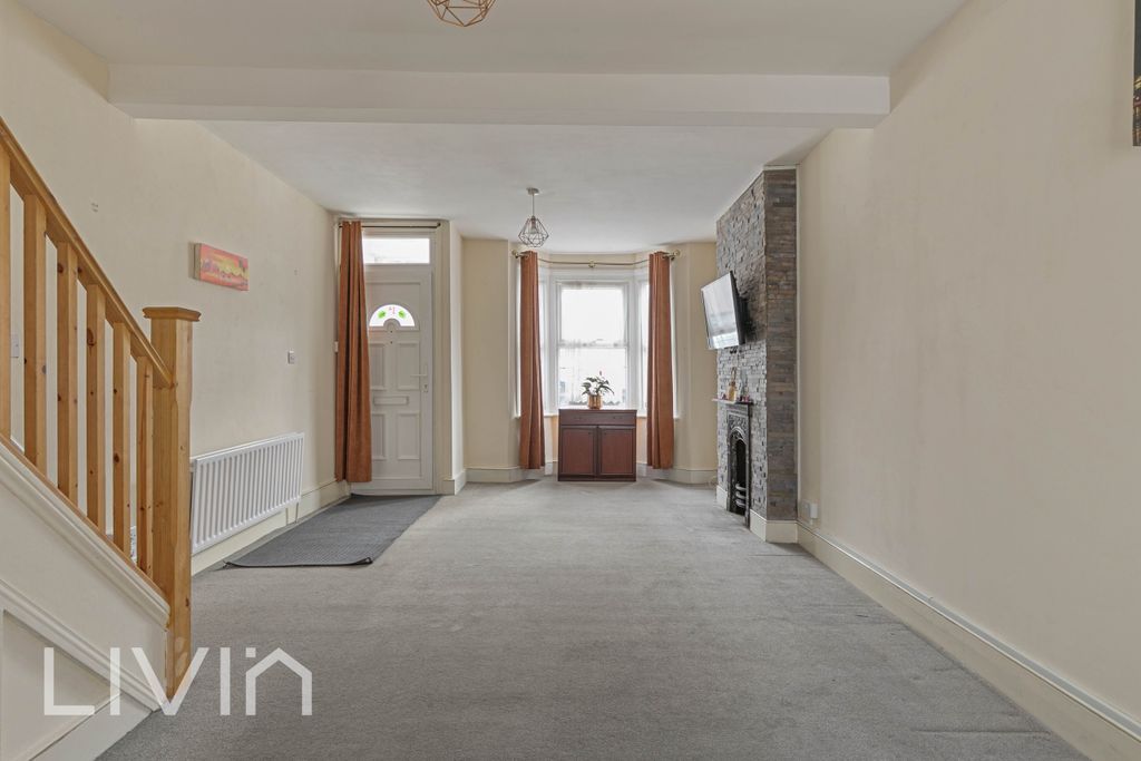 Property photo 3 of 14 3