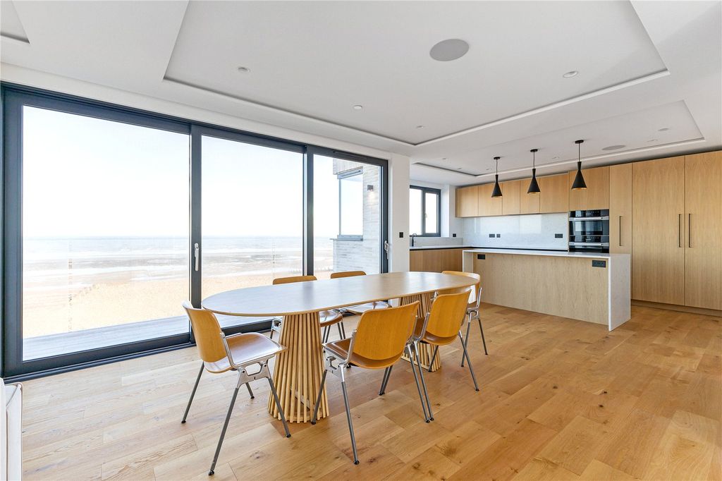 Property photo 3 of 24 Dining Area