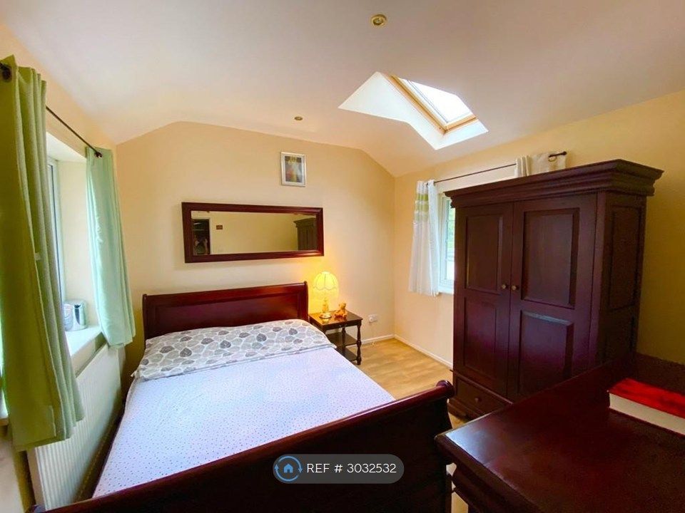 Property photo 3 of 16 Main Bedroom