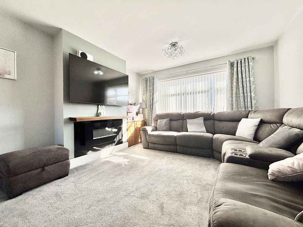 Property photo 3 of 23 Living Room