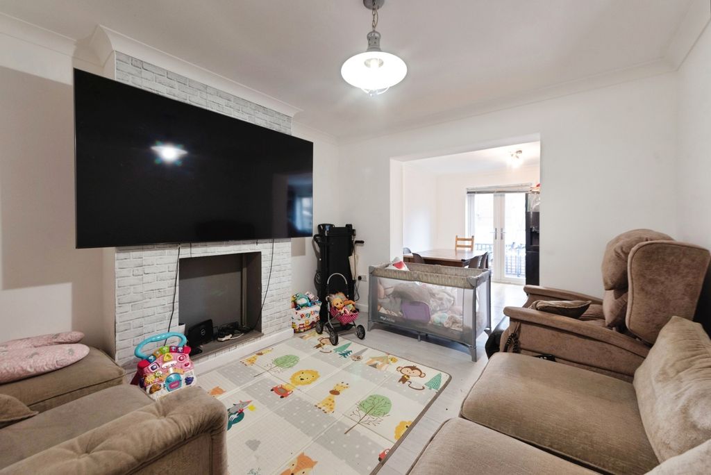 Property photo 2 of 15 Photo