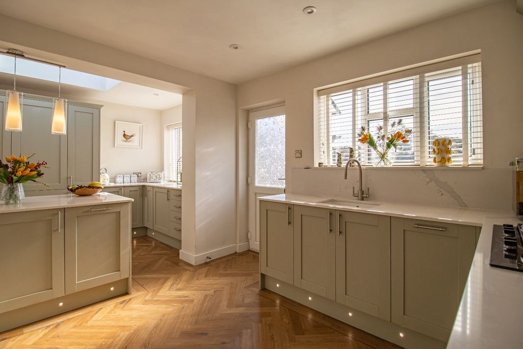 Property photo 2 of 41 4904204