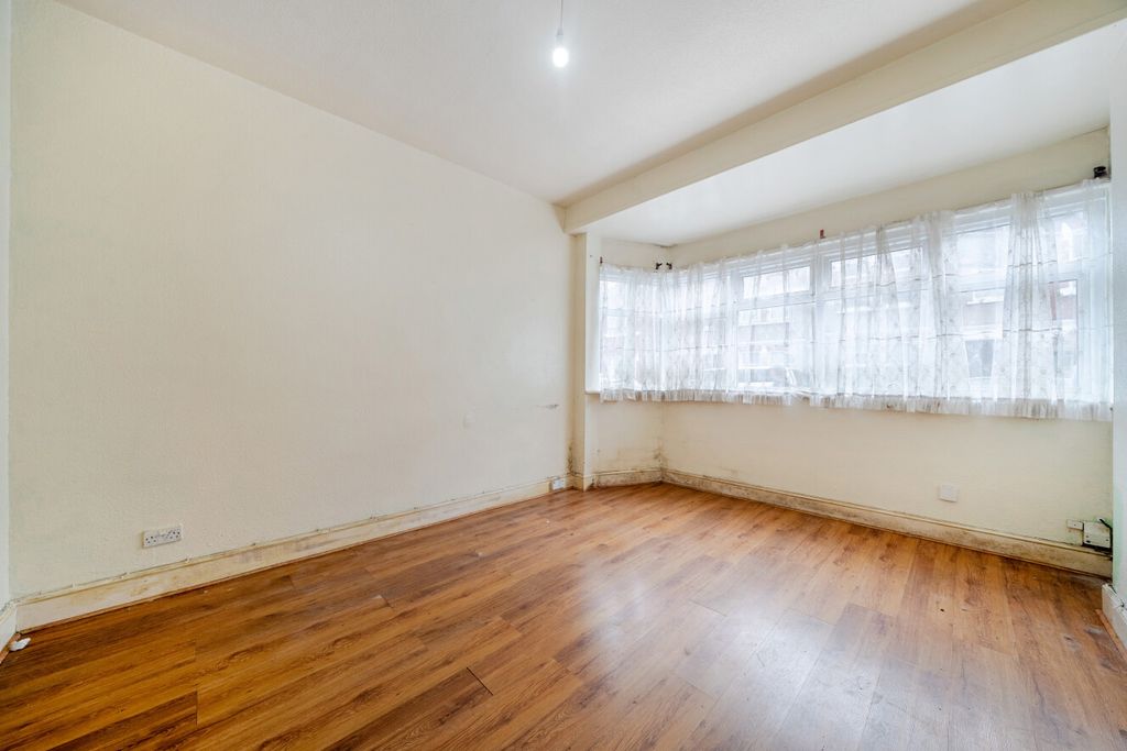 Property photo 2 of 11 1448299-5-69E65E3...