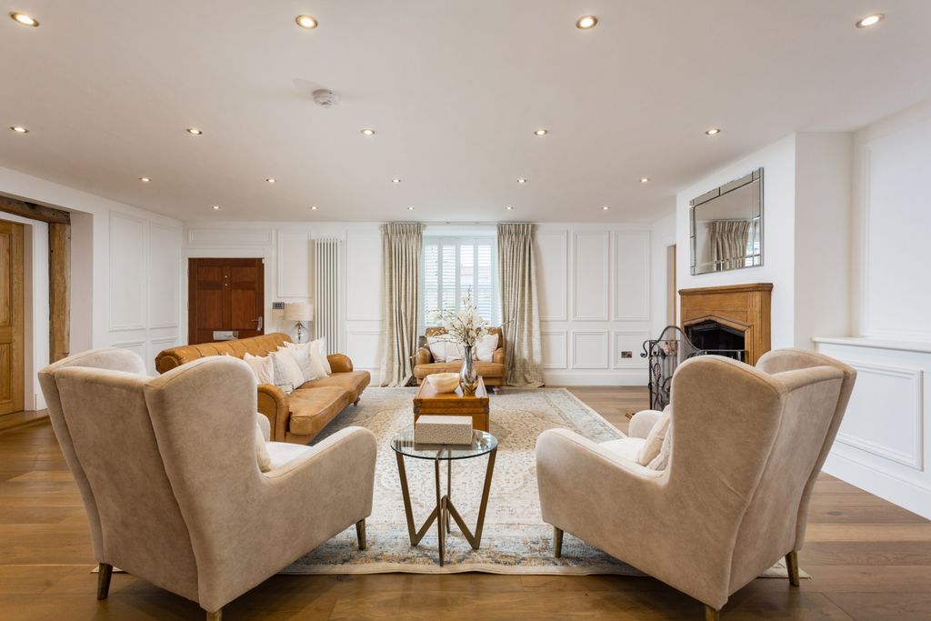 Property photo 3 of 31 Sitting Room