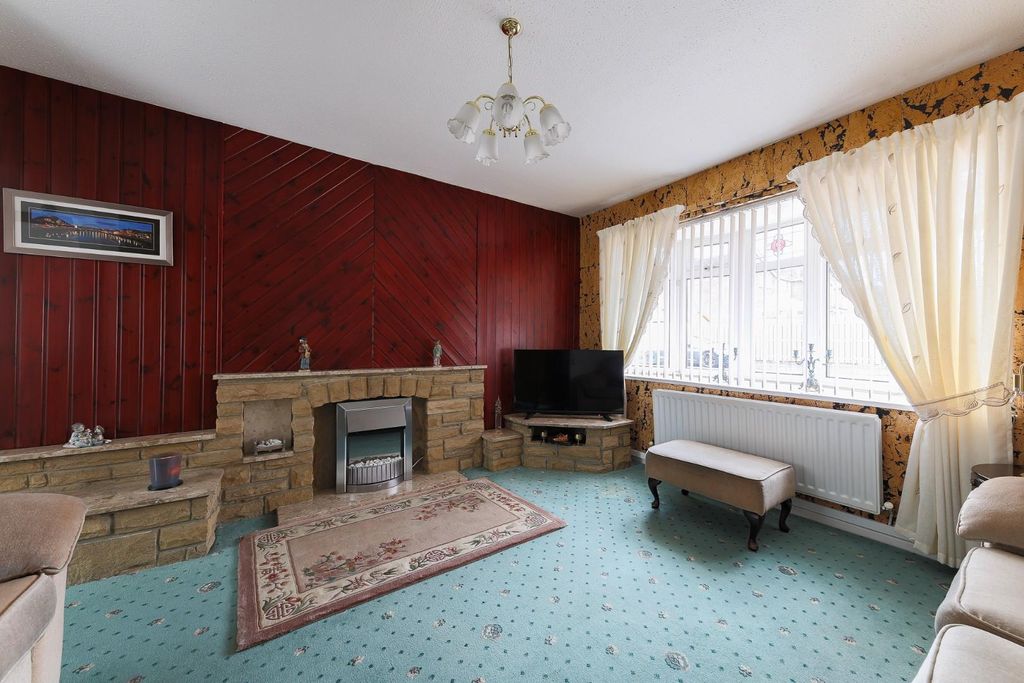 Property photo 2 of 18 Living Room