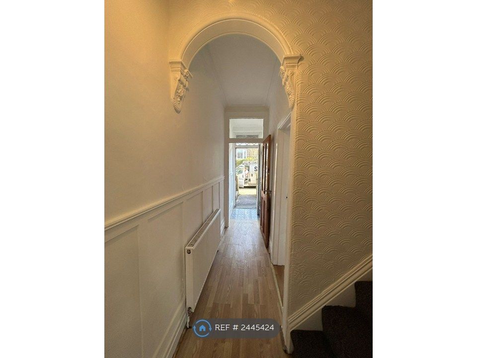 Property photo 1 of 10 Inner Hallway