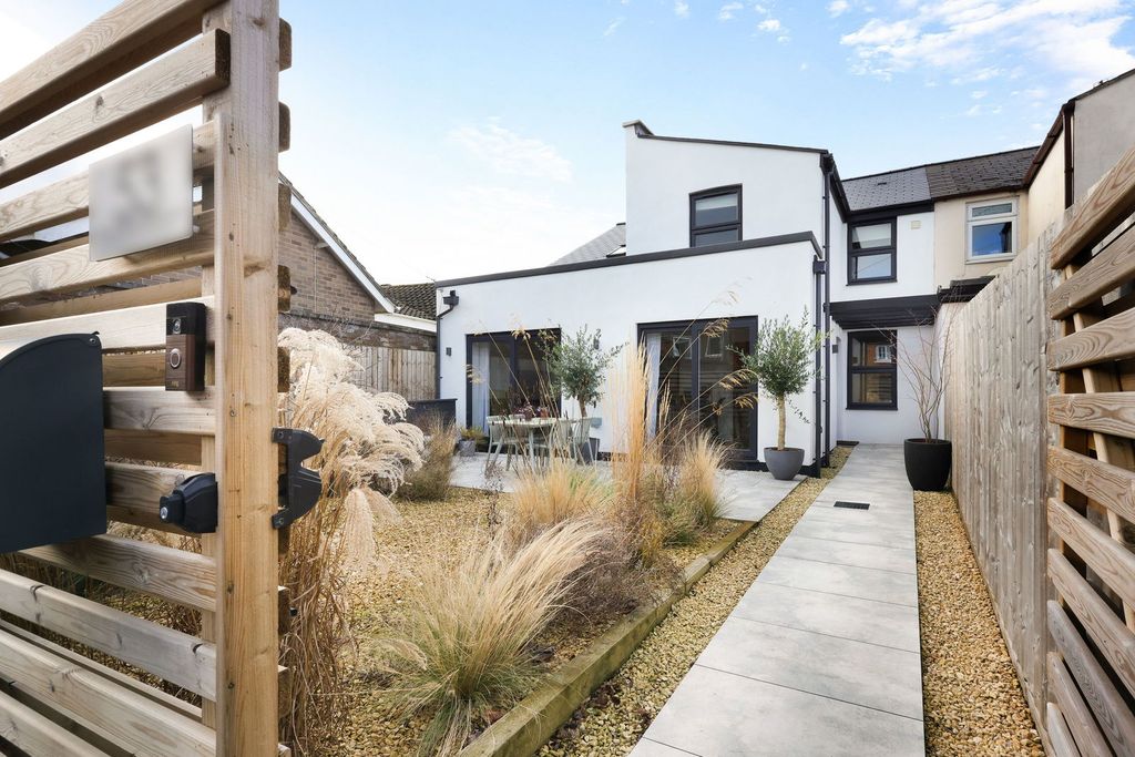 Property photo 1 of 35