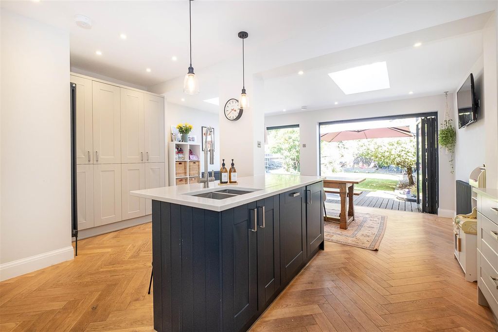 Property photo 3 of 21 5-Thorkhill-Avenue-0048 Copy.Jpg