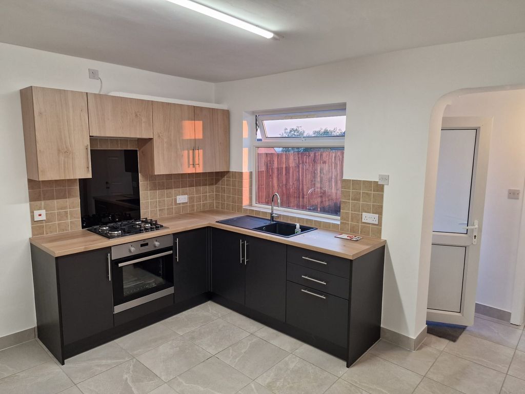 Property photo 2 of 32