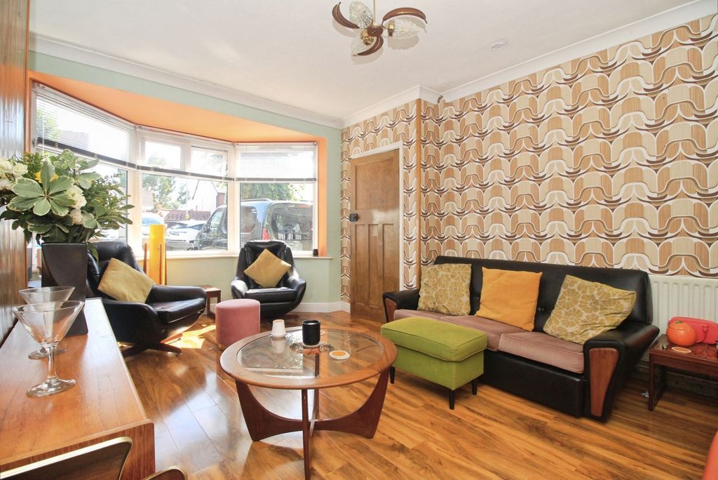 Property photo 2 of 11 Lounge