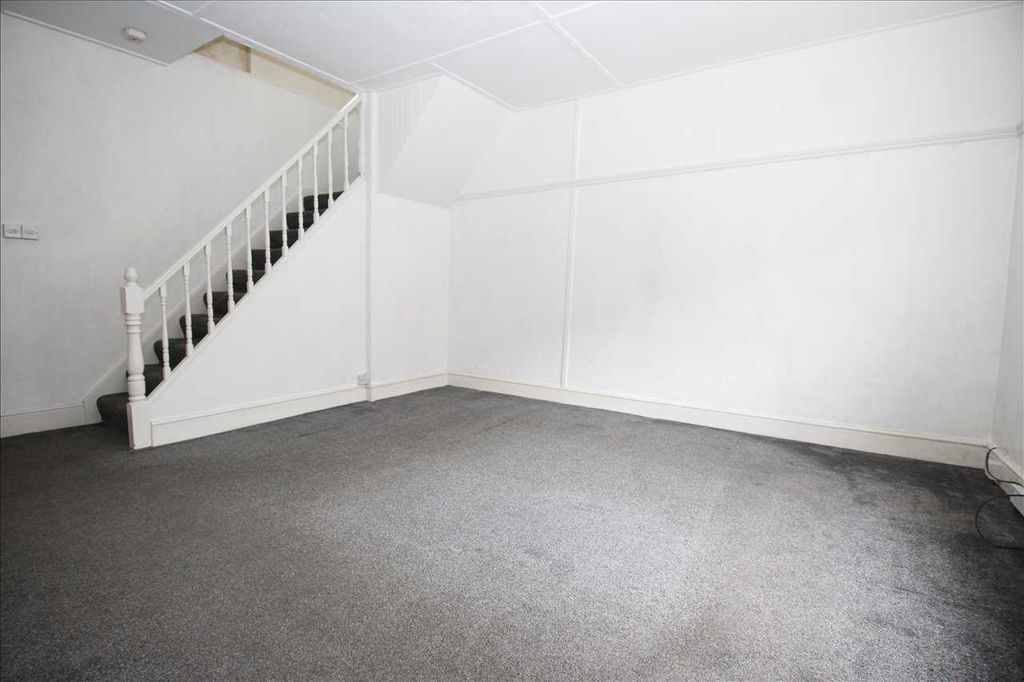 Property photo 3 of 11 Living Room