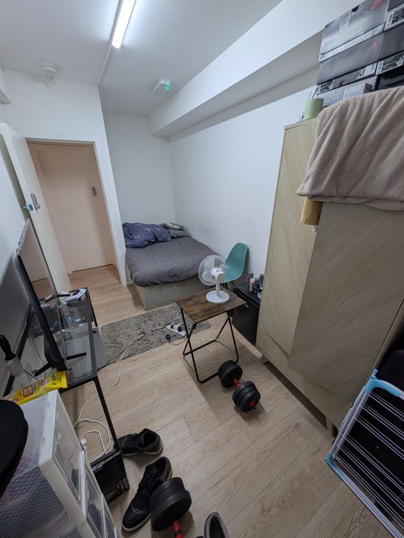 Property photo 2 of 12 Room 2- £600 Available 01/04/2026