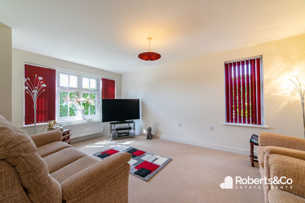 Property photo 2 of 25 Lounge