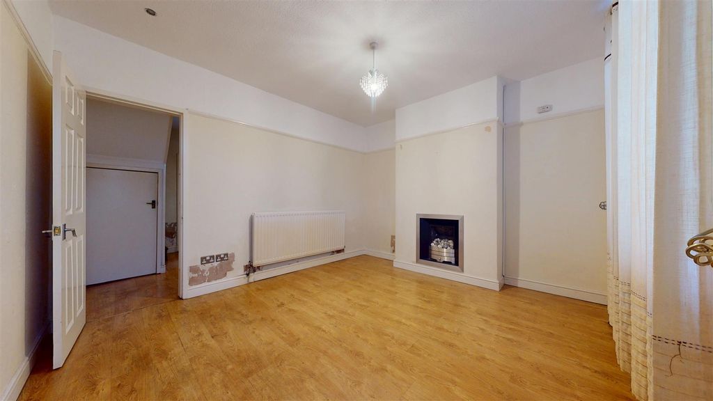 Property photo 2 of 16 Howard Street Living Room