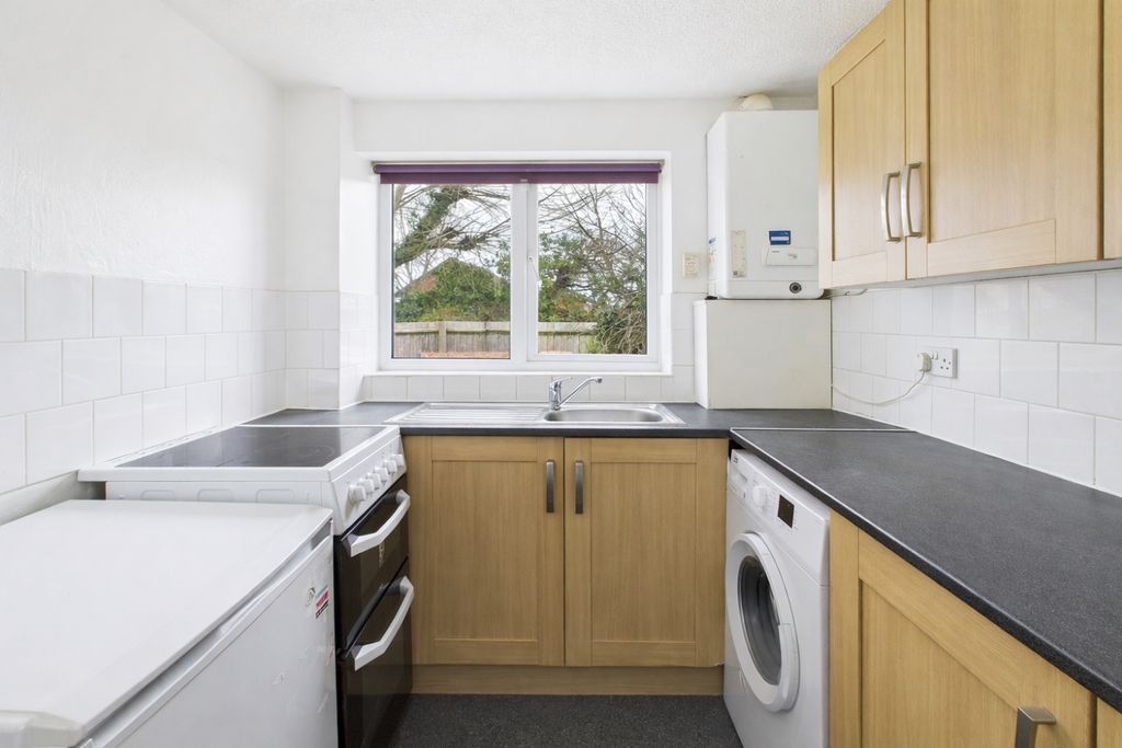 Property photo 3 of 8 Kitchen