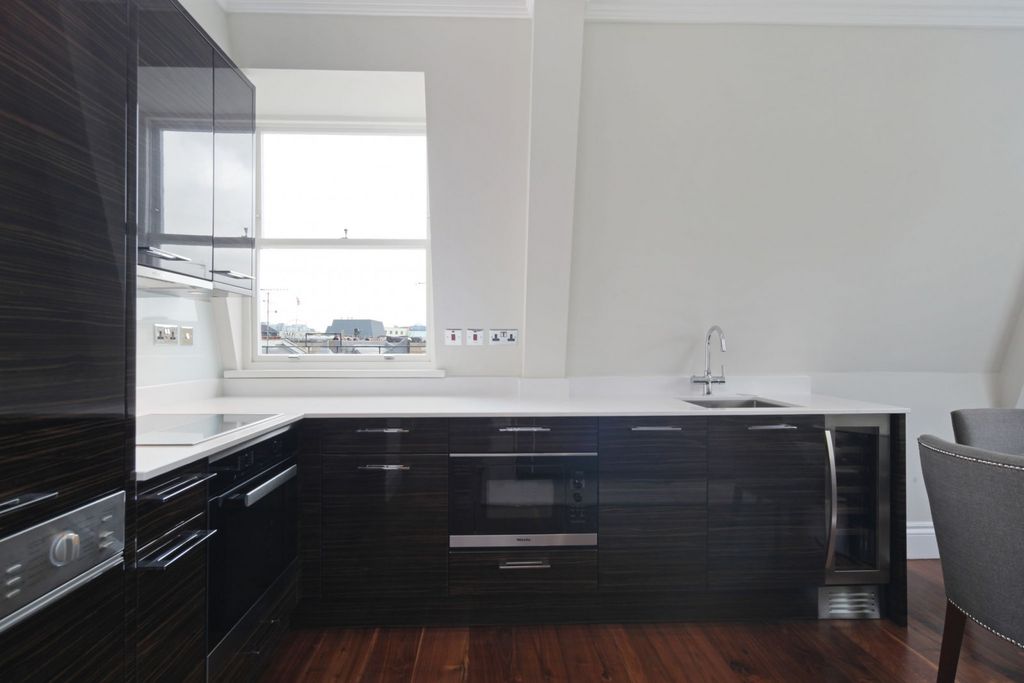 Property photo 2 of 6 Kitchen