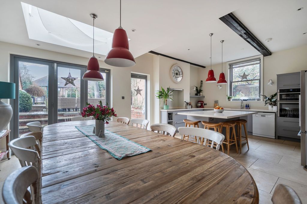 Property photo 2 of 36