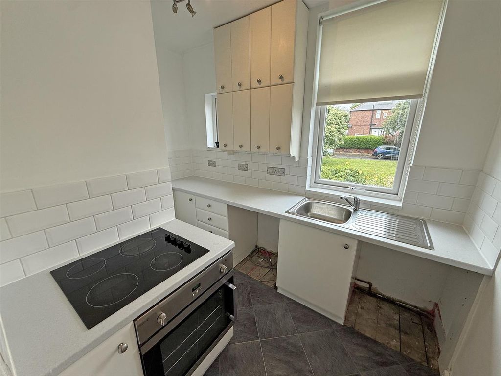 Property photo 3 of 9 Kitchen.Jpg