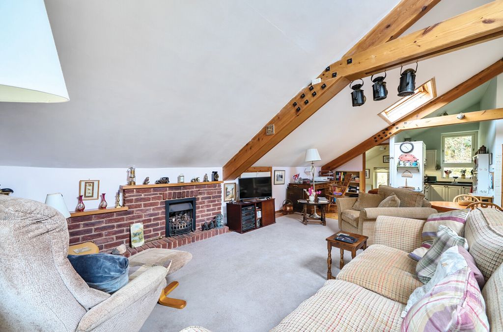 Property photo 3 of 35 1330551-7-688A614...