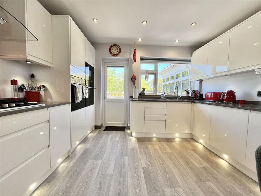 Property photo 3 of 26