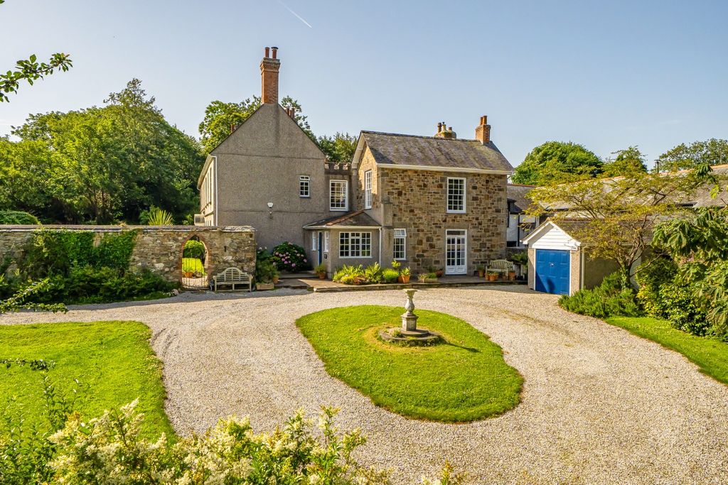Property photo 2 of 25 5213076