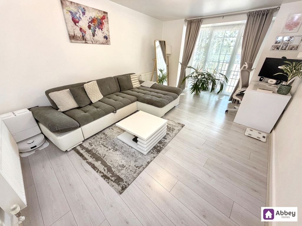 Property photo 1 of 16 Lounge