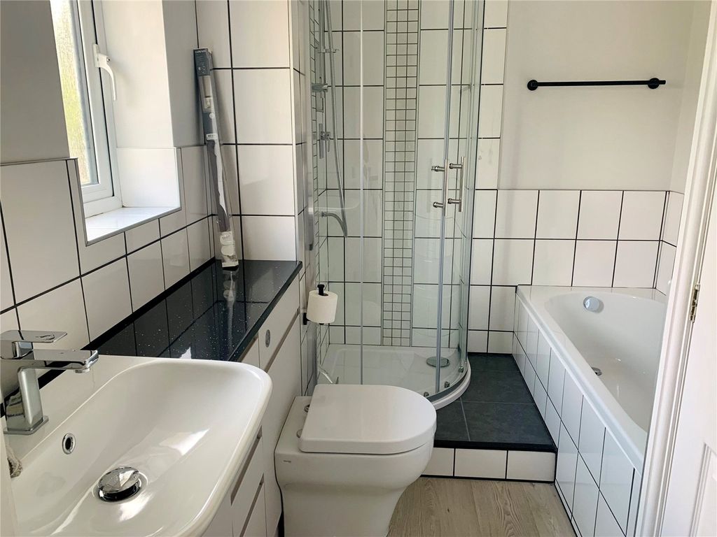 Property photo 3 of 7 Bathroom