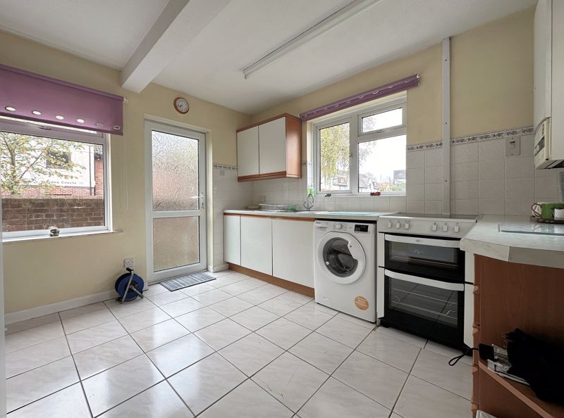 Property photo 3 of 18 Kitchen