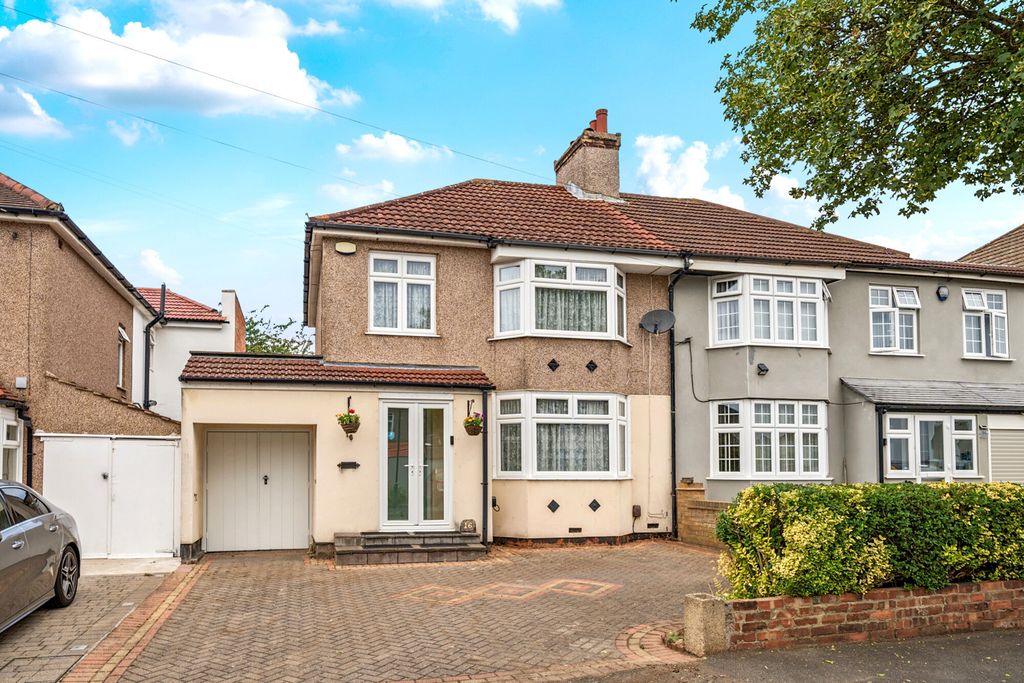 Property photo 1 of 18 External
