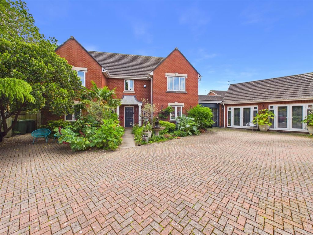 Property photo 1 of 33