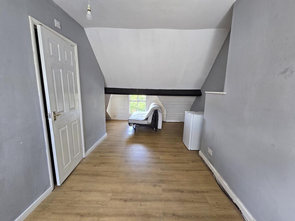 Property photo 2 of 3 Loft