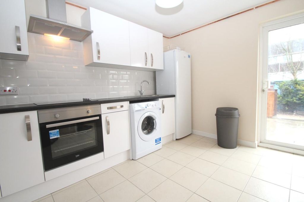 Property photo 3 of 6 11 The Glen Kitchen 1 Pics 003.Jpg