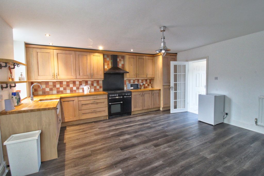 Property photo 3 of 37 Img_4027_8_9