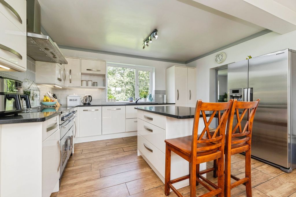 Property photo 3 of 20 Kitchen Diner