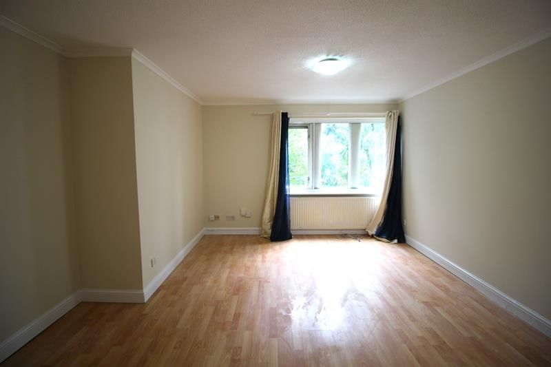 Property photo 2 of 6 Lounge