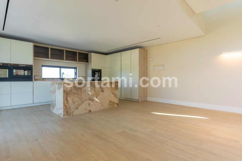 Property photo 3 of 76