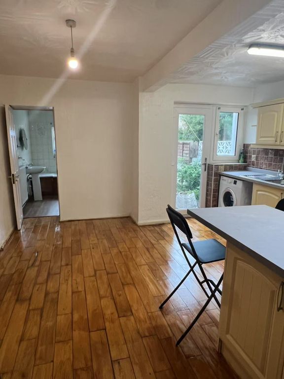 Property photo 3 of 6