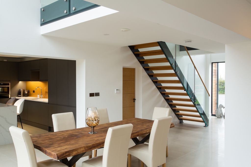 Property photo 3 of 8 Carbon - Embedded Glass (Inside) 1 (1)