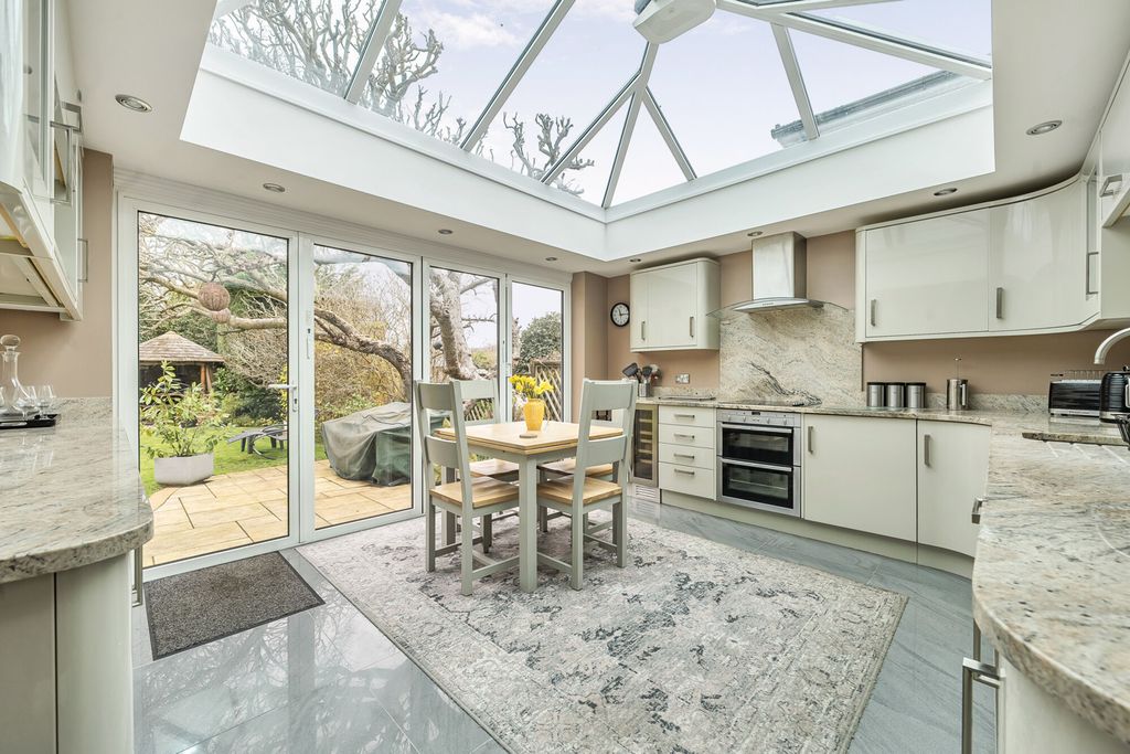 Property photo 2 of 20 Kitchen