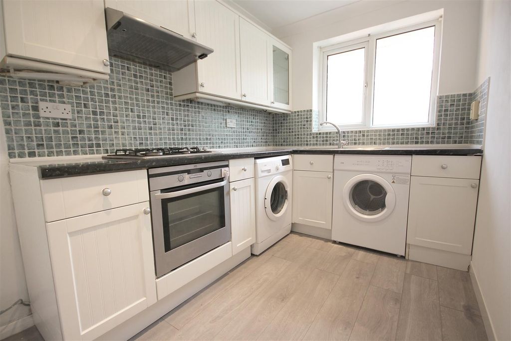 Property photo 2 of 11 Kitchen