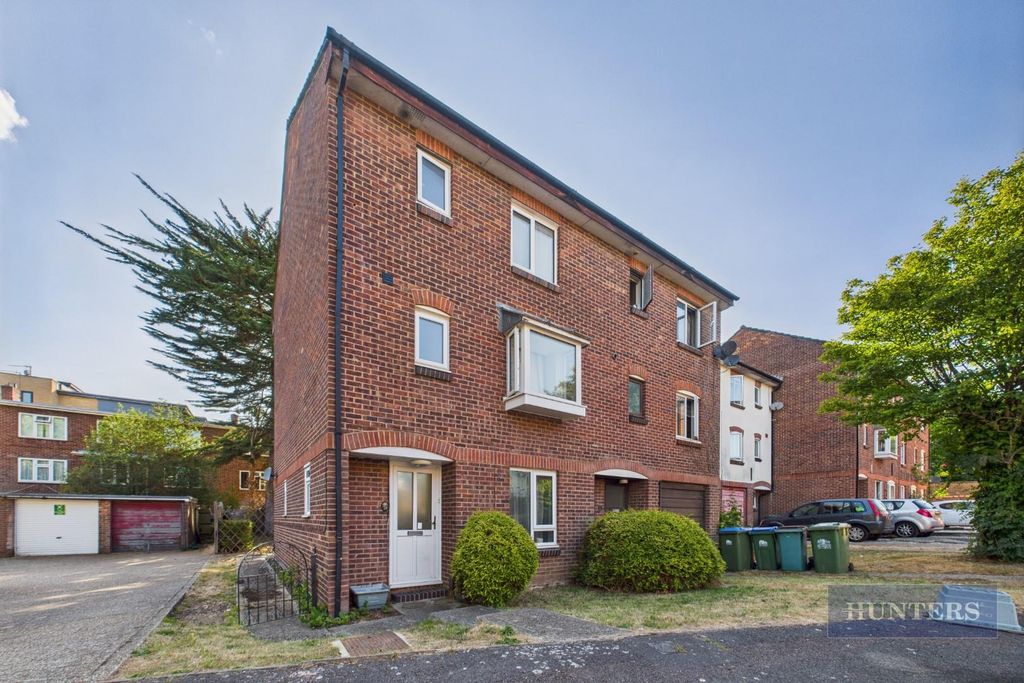Property photo 1 of 8 Cam05152G0-Pr0167-Still022.Jpg