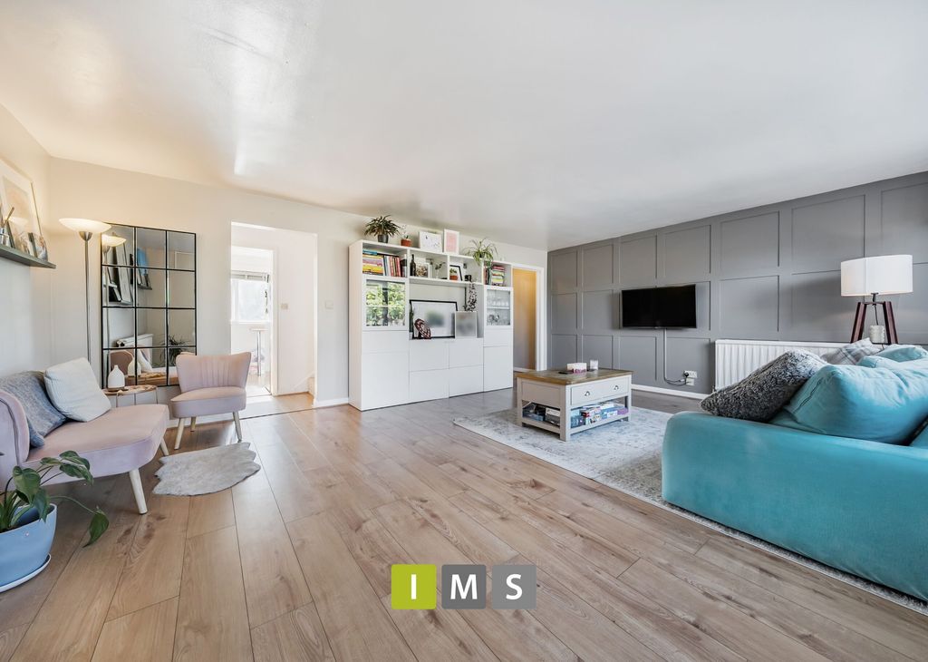 Property photo 3 of 18