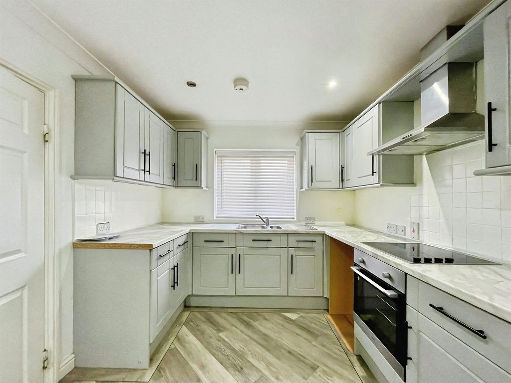 Property photo 2 of 24