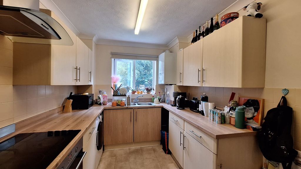 Property photo 2 of 7 Kitchen