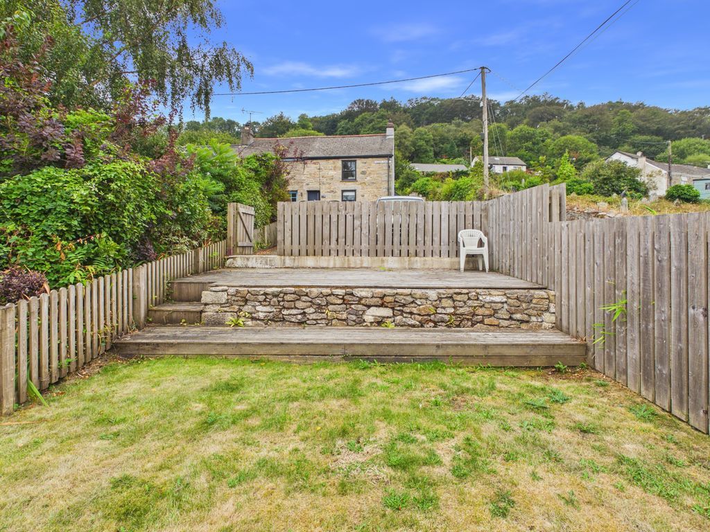Property photo 1 of 14 Garden To Front Behind Parking